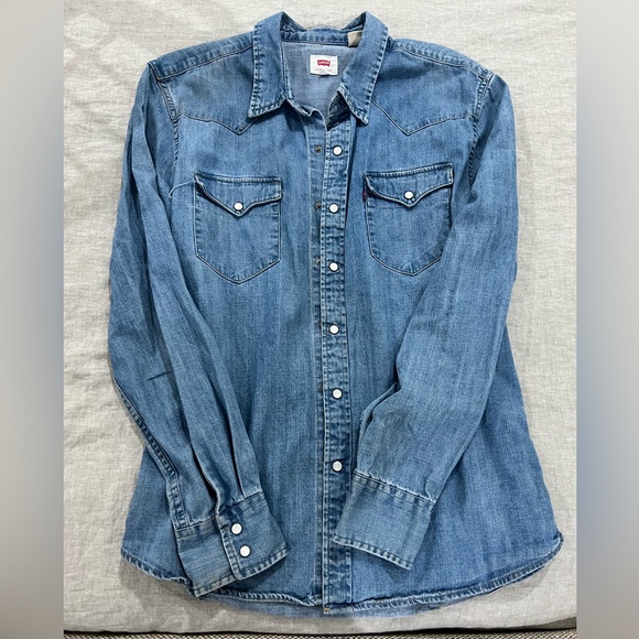 Levi’s Denim Shirt - Picture 3 of 4